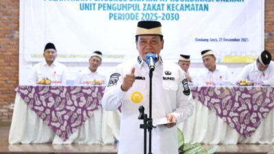 Bupati Tangerang Moch. Maesyal Rasyid melantik pengurus UPZ kecamatan 2025 dan membuka Rakorda guna optimalisasi pengelolaan zakat.