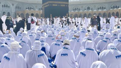 Bentuk Syukur Dapat Umroh dari PNM, Tangis Haru Nasabah PNM Mekaar di Sujud Pertama