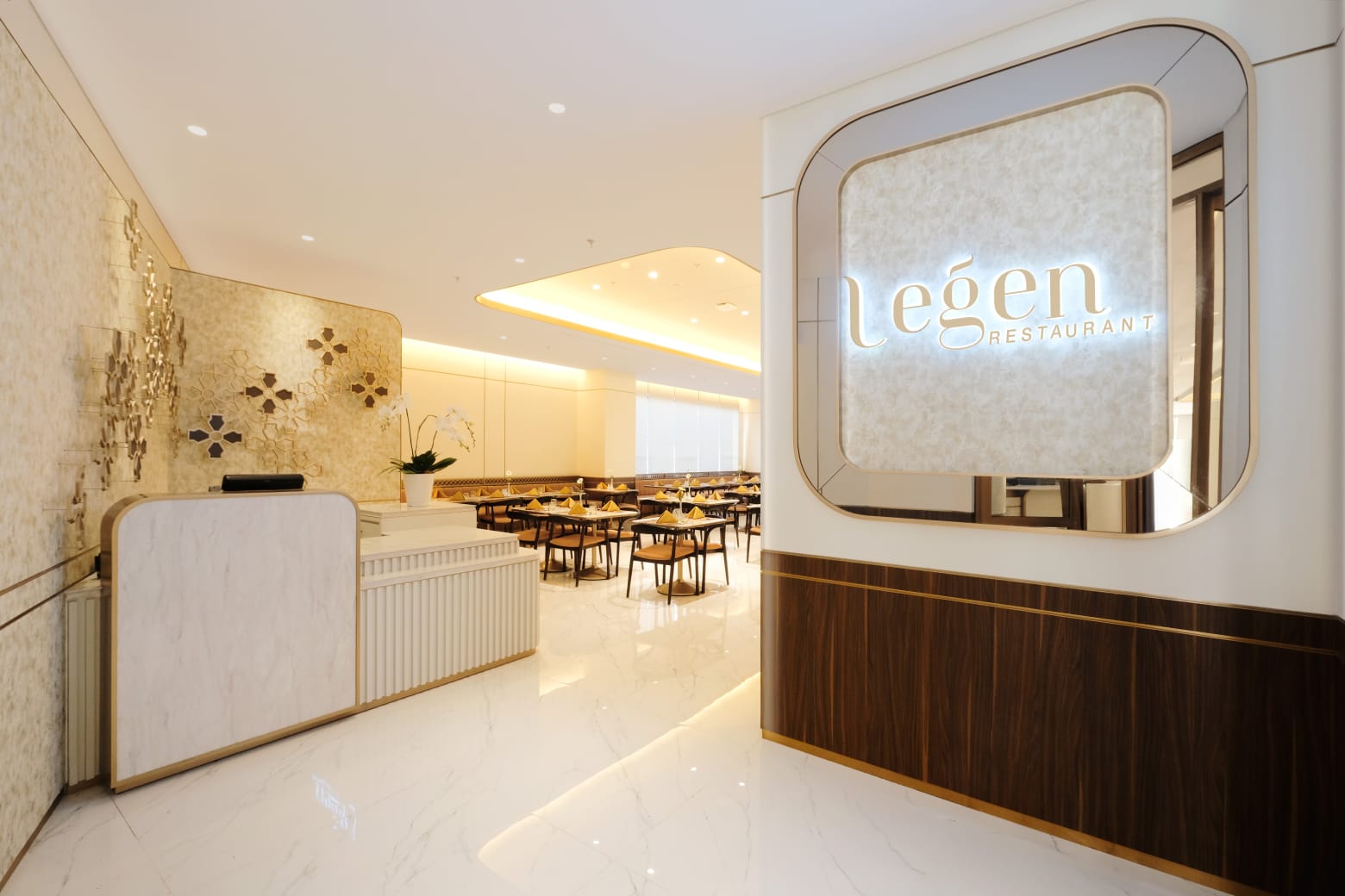 Atria Hotel Malang tampil dengan NEW LOOK berkonsep Consciously Javanese, menghadirkan kemewahan modern dan nuansa budaya lokal.