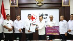 Pemkab Tangerang menyalurkan donasi Rp1,5 miliar melalui PMI untuk membantu korban banjir bandang dan longsor di Sumatera.