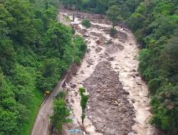 Hulu Tak Lagi Menjaga: Kisah Manusia di Balik Amukan Galodo Sumatera Barat