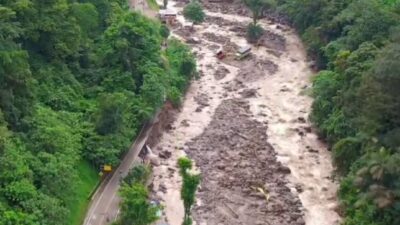 Galodo Sumatera Barat 2025: banjir bandang akibat kerusakan hutan, hilangnya peran hulu, dan perjuangan mitigasi bencana.