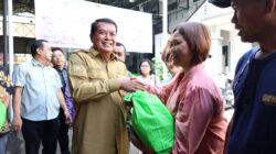 Pemkab Tangerang menggelar Gerakan Pangan Murah dengan menyalurkan 1.000 paket sembako subsidi jelang Natal dan Tahun Baru.