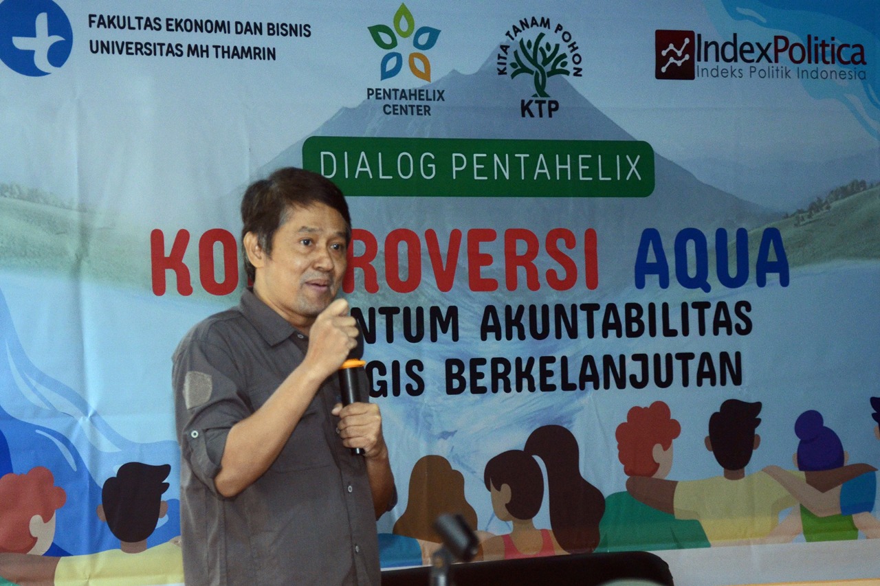 Kritik publik menguat karena Gubernur Jawa Barat absen saat bencana, sementara warga terdampak banjir dan longsor menunggu kepemimpinan.