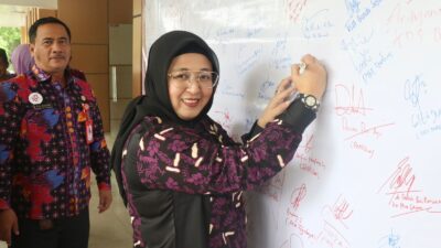 Pemkab Tangerang peringati Hari AIDS Sedunia 2025, Wabup Intan tekankan layanan HIV berkelanjutan dan komitmen eliminasi AIDS 2030.