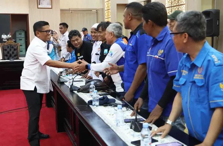 UMP Banten 2026 resmi naik 6,74 persen menjadi Rp3,1 juta. Gubernur Andra Soni tetapkan UMP, UMK, dan UMSK se-Banten.