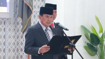 Bupati Tangerang melantik Direktur Operasional Perumda Pasar NKR dan menekankan sinergi direksi serta digitalisasi pasar.