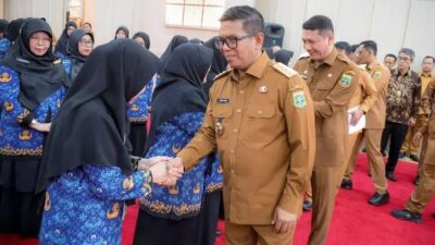 Gubernur Banten Andra Soni melantik 64 pejabat fungsional, menegaskan komitmen sekolah gratis, mutu pendidikan, dan netralitas ASN.