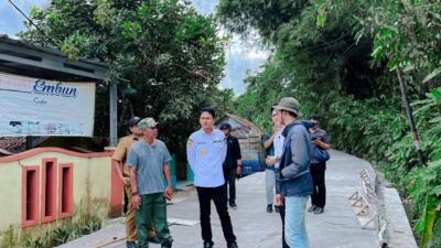 Percepatan pembangunan Jalan Kadomas–Banjar di Pandeglang lewat Program Bang Andra tingkatkan ekonomi dan mobilitas warga.