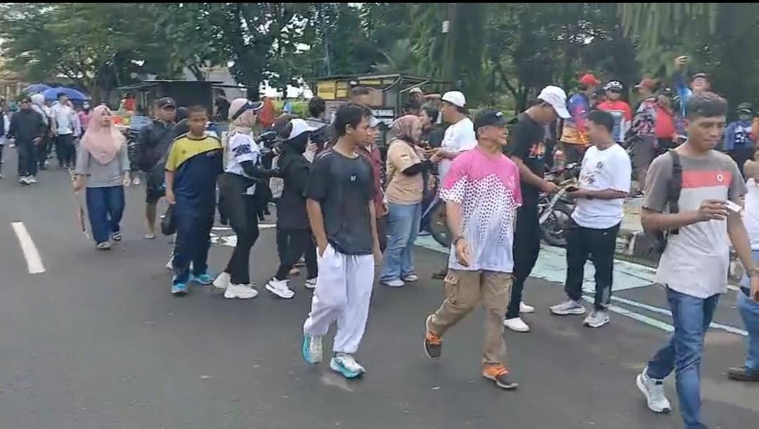 Ribuan warga ikuti jalan santai HPN 2026 di Kabupaten Tangerang. PWI berkolaborasi dengan OPD, penuh euforia dan kebersamaan.