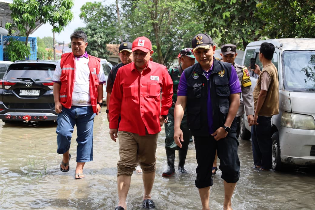 PMI Kabupaten Tangerang terus mengevakuasi warga terdampak banjir di Sukamulya, Kresek, dan Kemiri serta menyalurkan bantuan logistik.