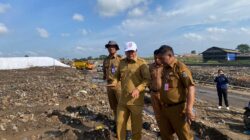 Bupati Tangerang meninjau kesiapan TPA Jatiwaringin di Mauk. Progres pematangan lahan PSEL capai 95 persen.
