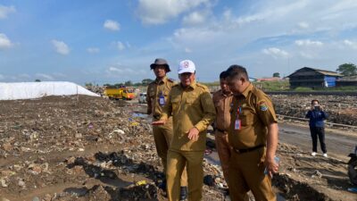 Bupati Tangerang meninjau kesiapan TPA Jatiwaringin di Mauk. Progres pematangan lahan PSEL capai 95 persen.