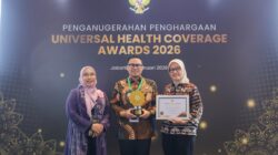 Pemkot Tangerang Selatan meraih UHC Award 2026 kategori kota madya atas keberhasilan memperluas cakupan jaminan kesehatan warga.