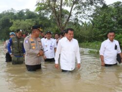 Tanggul Sungai Cidurian Jebol, Bupati Tangerang Turun Langsung Tinjau Banjir di Kecamatan Kresek