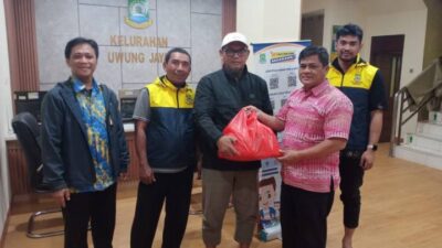 Pemkot Tangerang menyalurkan 10.690 nasi bungkus dan bantuan logistik bagi warga terdampak banjir di 12 wilayah.
