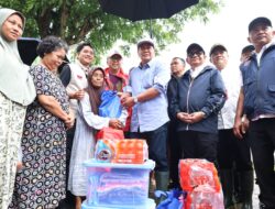 Banjir Nyompok Rendam Jembatan, Bupati Tangerang Tinjau Lokasi dan Salurkan Bantuan