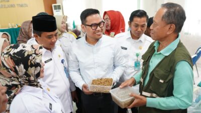 Pemkot Tangsel mendorong budidaya maggot untuk mengolah sampah organik rumah tangga agar lebih murah, berkelanjutan, dan bernilai ekonomi.