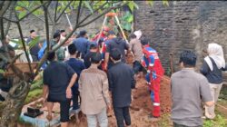 Berat Jenazah Capai 200 Kg, Damkar Tangsel Turun Tangan Bantu Pemakaman