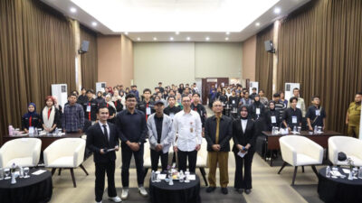 Gubernur Banten Andra Soni mendorong pemuda menguasai teknologi informasi sebagai kunci daya saing di era Society 5.0.