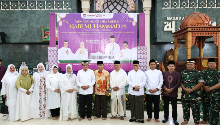 Pemkab Tangerang memperingati Isra Mi’raj 1447 H di Masjid Al-Amjad. Bupati ajak ASN perkuat iman dan disiplin melalui sholat.