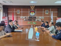 Isu Ijazah Muncul, Abraham Garuda Bawa Dokumen Lengkap ke KPU Banten