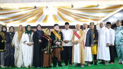 Bupati Tangerang meresmikan Masjid Kasepuhan Tangerang Raya bertepatan dengan peringatan Isra Mi’raj yang dihadiri ribuan jamaah.