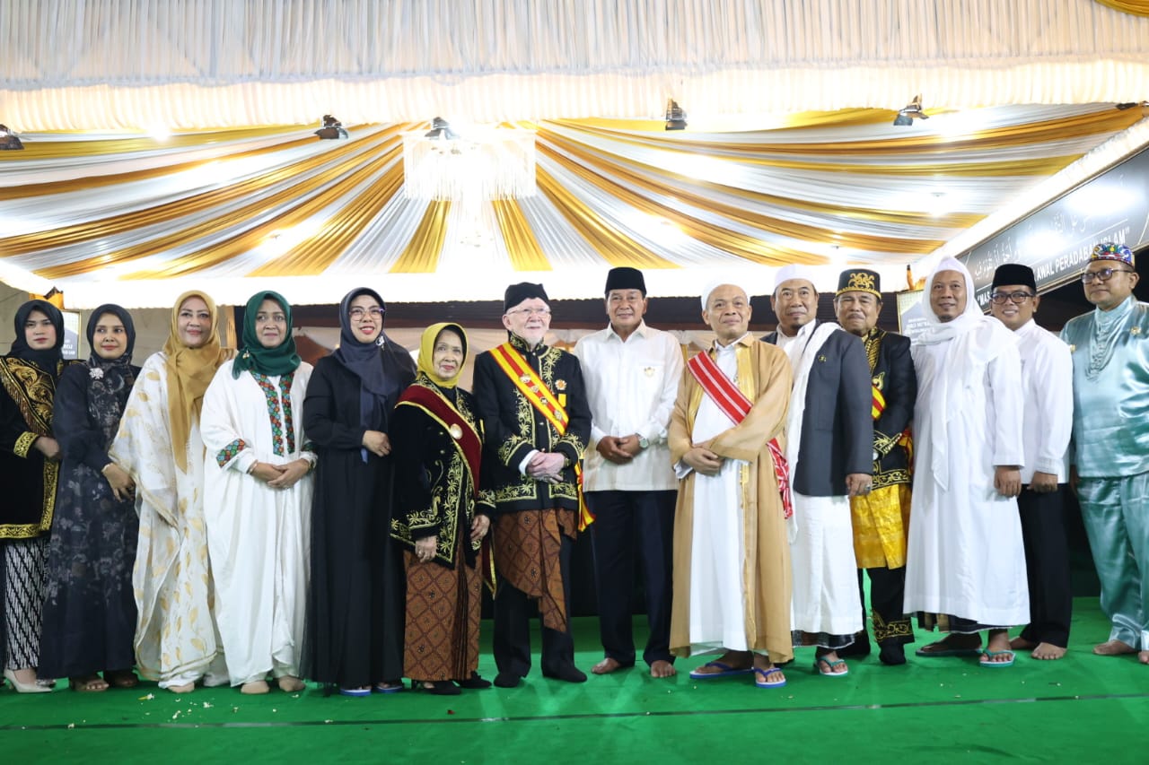 Bupati Tangerang meresmikan Masjid Kasepuhan Tangerang Raya bertepatan dengan peringatan Isra Mi’raj yang dihadiri ribuan jamaah.
