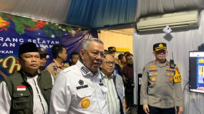 Wali Kota Tangsel Benyamin Davnie memantau malam tahun baru. Perayaan berjalan aman, tertib, dan kondusif dengan ratusan personel siaga.