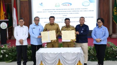 Pemkab dan Pemkot Tangerang menuntaskan serah terima aset jaringan perpipaan Wilayah III untuk meningkatkan layanan air bersih.