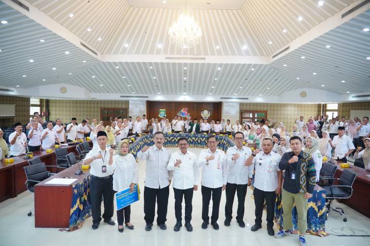 Pemkot Tangerang menyerahkan SK pensiun kepada 100 ASN periode Februari–April 2026 serta membuka sosialisasi ketaspenan.