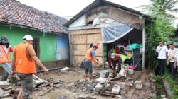 Hujan Deras dan Angin Kencang Robohkan Rumah Lansia di Kresek, Bupati Tangerang Bergerak Cepat