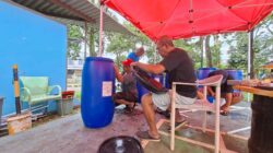 Warga Bukit Nusa Indah Ciputat berinisiatif mengolah sampah organik dengan komposter mandiri demi lingkungan bersih dan sehat.