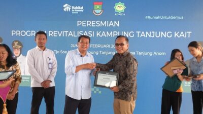 Solusi Bangun Indonesia suplai semen untuk 110 rumah nelayan di Tangerang, dukung pembangunan hunian layak dan kokoh bagi masyarakat pesisir.