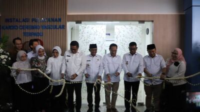 Wamenkes resmikan Cath Lab RSUD Kota Tangerang. Layanan jantung dan stroke makin cepat, pasien BPJS bisa berobat gratis.