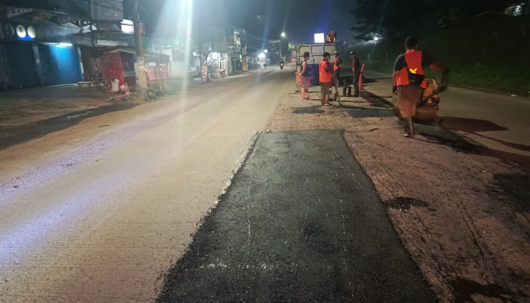DBMSDA Kabupaten Tangerang mulai memperbaiki jalan rusak di Pasar Kemis guna menekan kecelakaan dan meningkatkan keselamatan.
