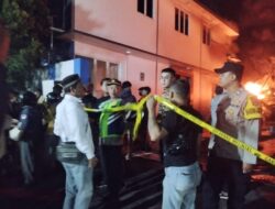 Gedung Produksi PT Futanlux Chemitraco Terbakar