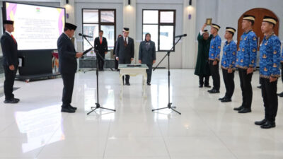 Bupati Tangerang Maesyal Rasyid lantik 11 lulusan PTDI-STTD. ASN baru diminta solutif, responsif, adaptif, berintegritas.