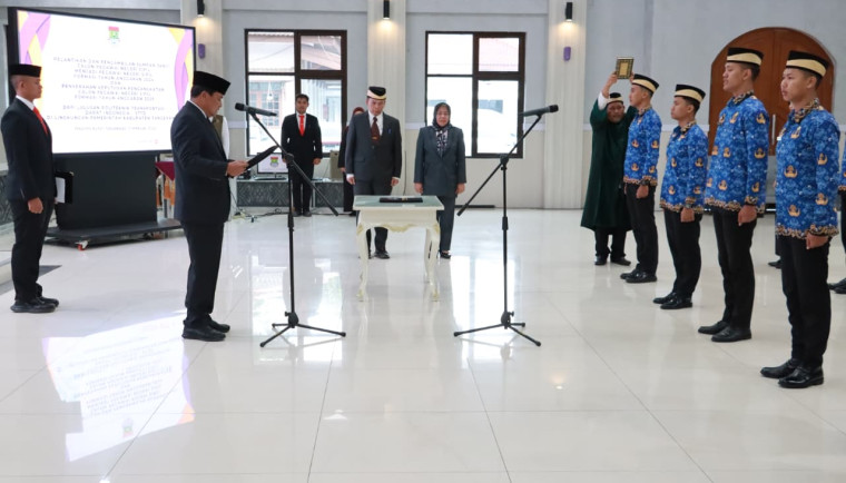 Bupati Tangerang Maesyal Rasyid lantik 11 lulusan PTDI-STTD. ASN baru diminta solutif, responsif, adaptif, berintegritas.