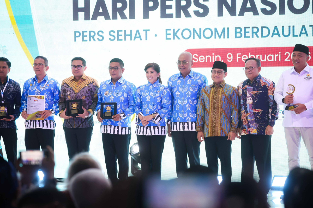 Gubernur Banten Andra Soni menerima PWI Awards pada puncak HPN 2026 di Kota Serang sebagai apresiasi sukses tuan rumah. Banten