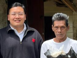 Kunjungi Pasien di Pandeglang, Abraham Garuda Laksono Kritik Proses Reaktivasi BPJS PBI yang Berbelit