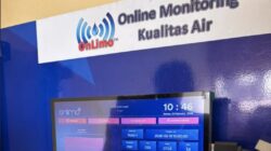 Pemkot Tangerang memantau kualitas air Sungai Cisadane per jam usai dugaan pencemaran. Warga diimbau hentikan penggunaan air.