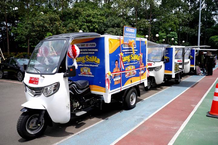 Pemkot Tangerang luncurkan Bang Sama, bentor pangan keliling sediakan sembako murah untuk warga saat HUT ke-33.