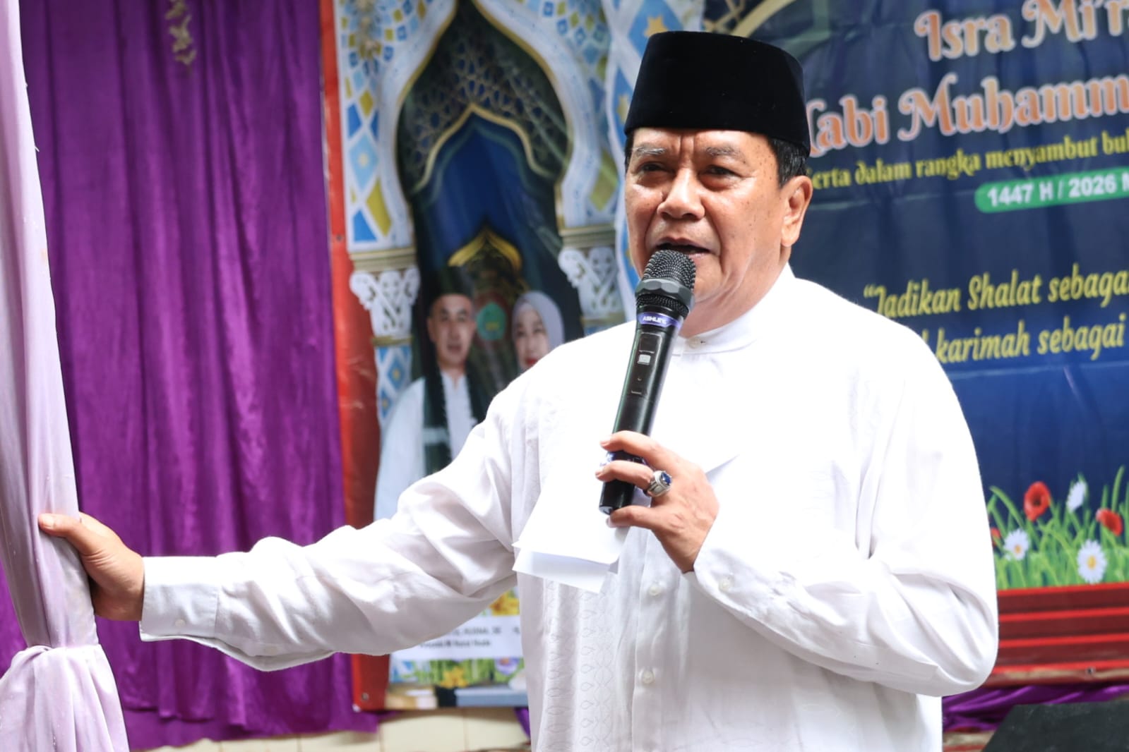 Bupati Tangerang Moch. Maesyal Rasyid hadiri Isra Mi’raj 1447 H di Curug Wetan, ajak warga tegakkan shalat dan perkuat persatuan.