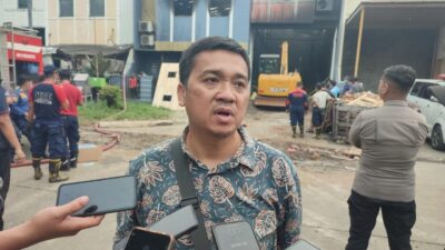 Pasca kebakaran gudang di Taman Tekno Serpong, PT Biotek berjanji lakukan penetralan air sungai dan uji laboratorium bersama DLH.