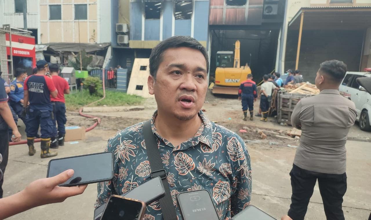 Pasca kebakaran gudang di Taman Tekno Serpong, PT Biotek berjanji lakukan penetralan air sungai dan uji laboratorium bersama DLH.