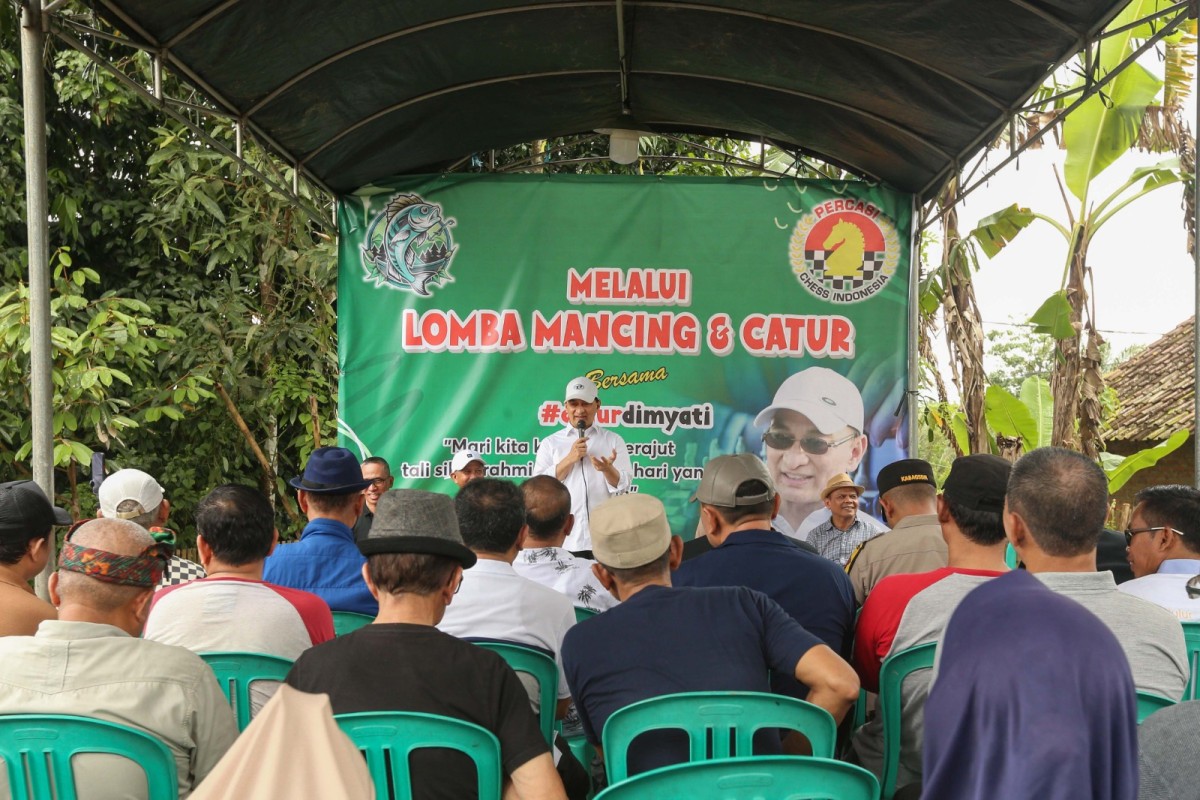 Wagub Banten Achmad Dimyati menghadiri lomba mancing dan catur di Pandeglang sebagai upaya memperkuat kebersamaan komunitas.