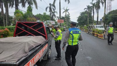 Operasi Keselamatan Maung 2026 digelar Satlantas Polresta Tangerang, ratusan pengendara ditegur demi keselamatan lalu lintas.