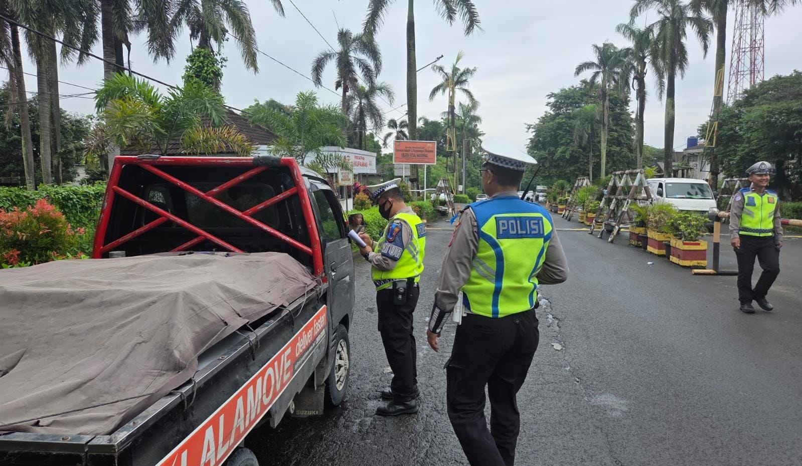 Operasi Keselamatan Maung 2026 digelar Satlantas Polresta Tangerang, ratusan pengendara ditegur demi keselamatan lalu lintas.