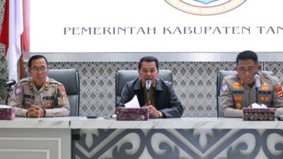 Pemkab Tangerang hentikan sementara truk tambang di jalan non-tol demi percepatan perbaikan jalan dan peningkatan keselamatan warga sekitar.